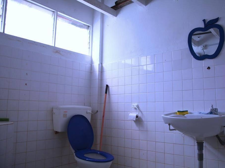 Spot On 89872 Kuantan Backpackers Exterior foto